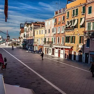 Superior In Via Garibaldi By Bricola Apartamento Venecia